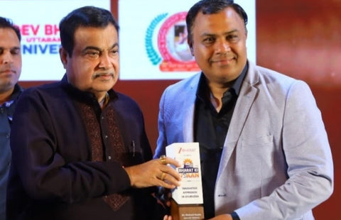 Dr. Nishant Gupta with Union Minister Shri Nitin Gadkari