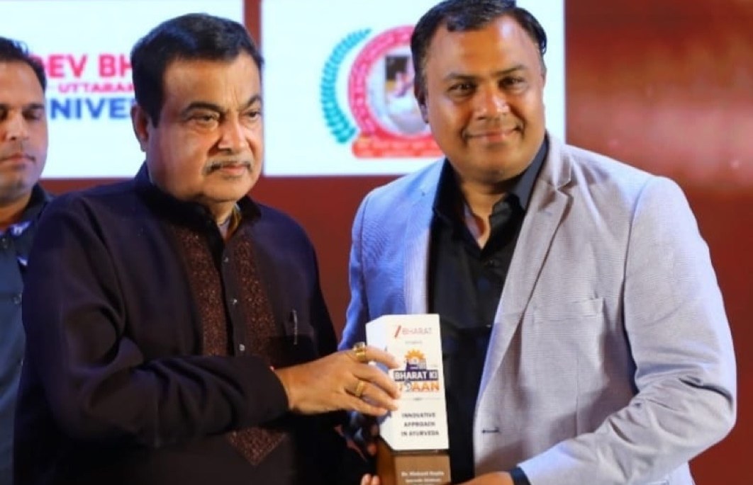 Dr. Nishant Gupta with Union Minister Shri Nitin Gadkari